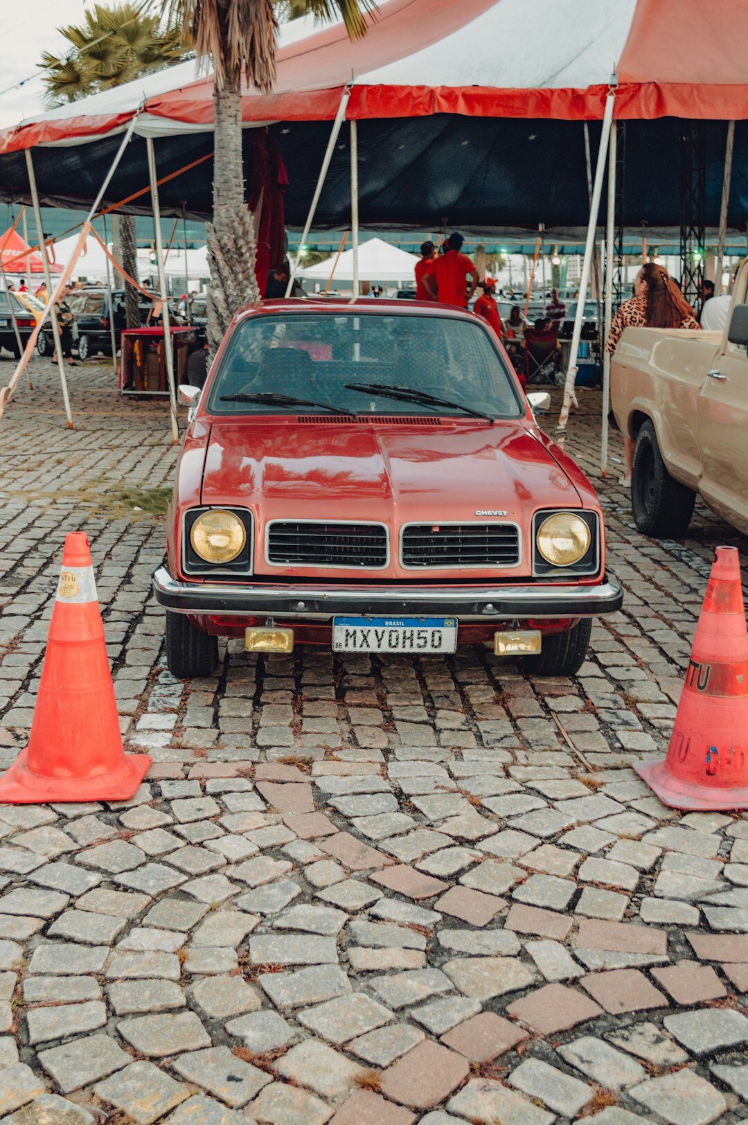 Vintage cars parked on a cobblestone street during a classic car rally in Colonia del Sacramento